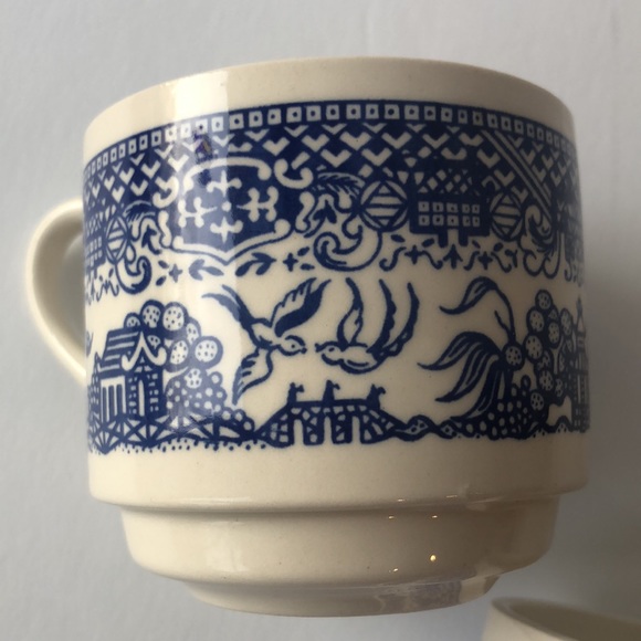 Vintage Pair Of Blue Willow Nesting Coffee Tea Mugs USA - Picture 7 of 16